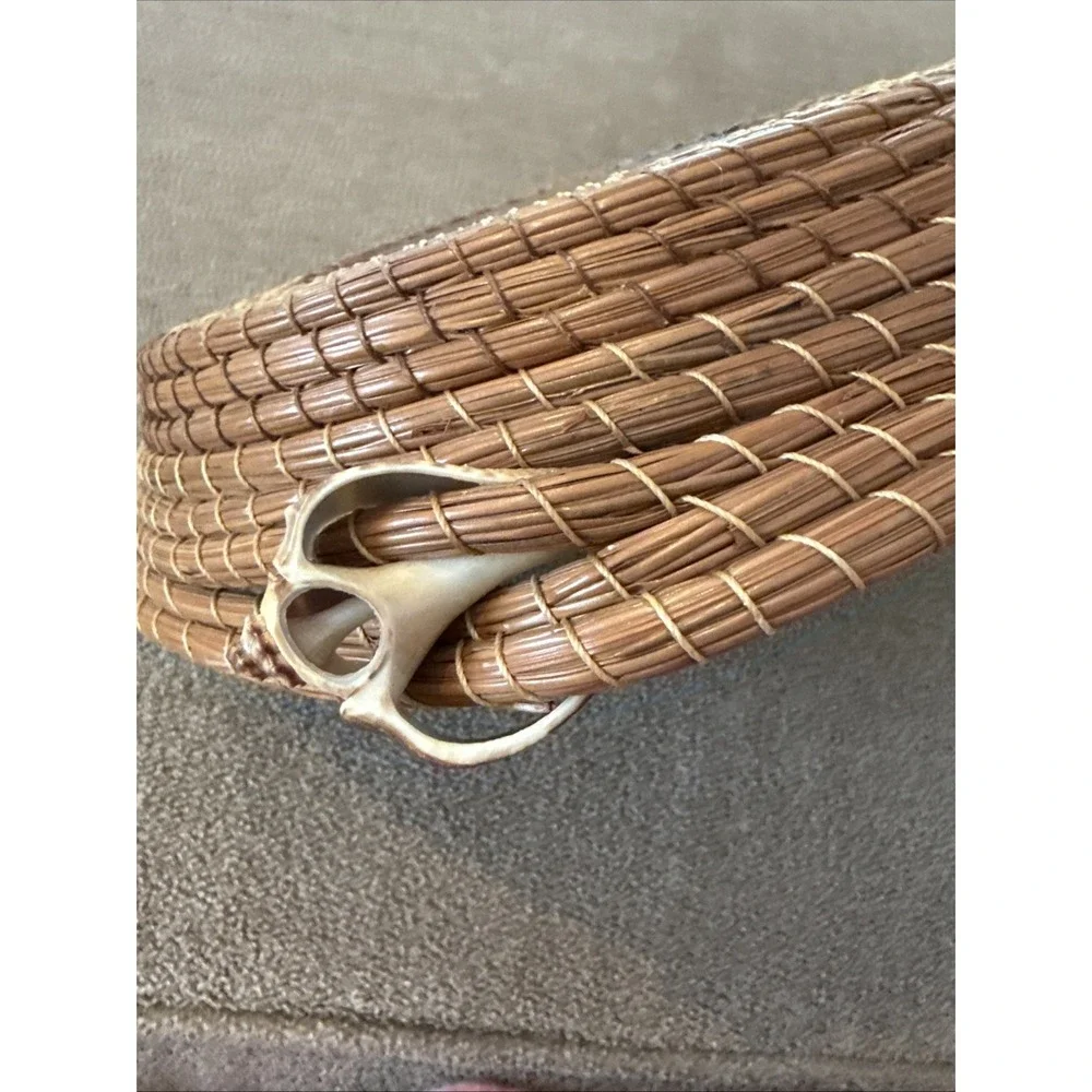 Round Wicker Decorative Basket Brown with Seashell Handles (TD)